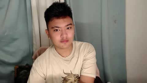 Snapshot of xxhotloyd_cummerx chatting on December 19, 2:35 pm Loyd online show from December 19, 2:35 pm