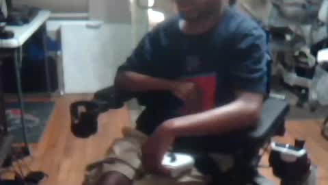 xxxonwheelz online show from December 15, 1:57 am