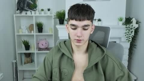 yamitwink online show from November 18, 8:23 pm