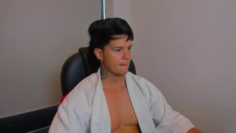 new here online show from December 1, 12:08 pm