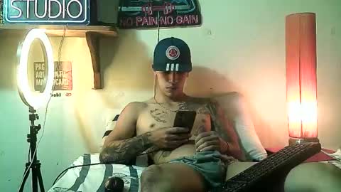 yeisoncastellanos1999 online show from May 6, 6:41 pm