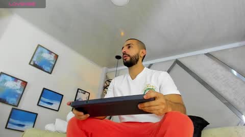 Yiyo online show from December 24, 4:22 am