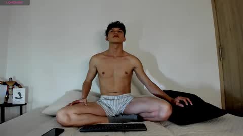 Snapshot of yizus_bonz chatting on October 19, 11:19 pm yizus_bonz online show from October 19, 11:19 pm