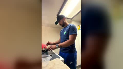 youbadboy222 online show from April 9, 7:36 am