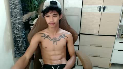 yourasian_eric online show from February 18, 1:42 pm