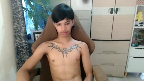 yourasian_eric online show from April 12, 7:10 am