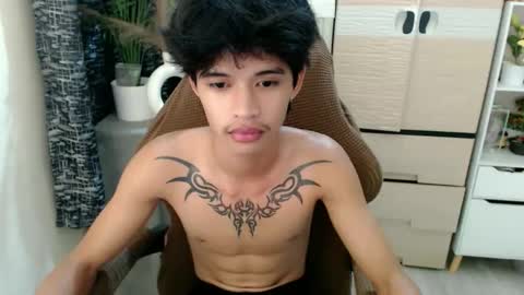 yourasian_eric online show from February 28, 5:01 pm