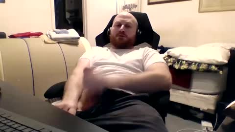 yourbewbs online show from December 11, 5:12 am