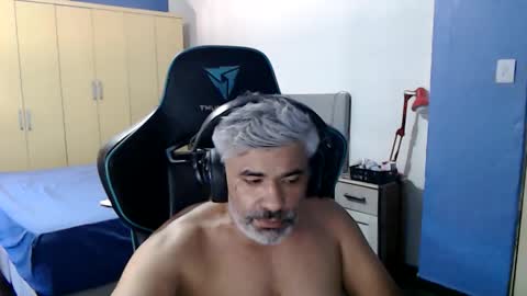 yourtoytoyoumaster3 online show from December 19, 6:27 pm