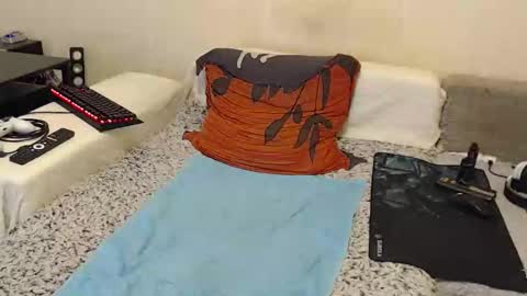 Yowlo online show from October 16, 2:30 am