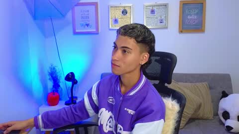 yulian_vasquez online show from November 17, 1:14 pm