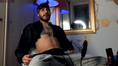 Snapshot of yulianpereira25 chatting on December 21, 2:41 am yulian 2811 online show from December 21, 2:41 am