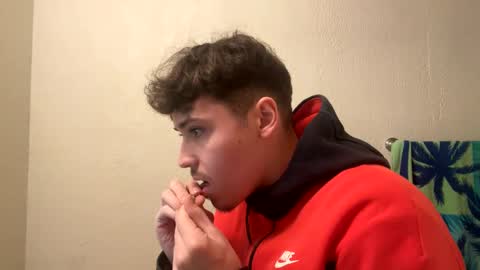 yungstudbev online show from December 25, 9:54 pm