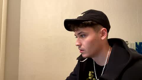 yungstudbev online show from December 20, 6:19 am