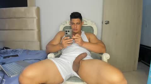 Zafiro online show from February 2, 6:42 pm