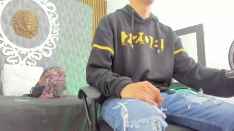 zack_isback online show from May 16, 12:47 pm