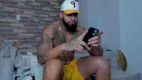 INSTAGRAM yormanfit7 online show from March 11, 11:44 am