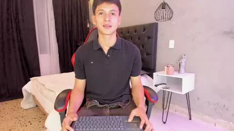 Samuel online show from June 23, 7:50 pm