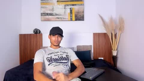 Snapshot of zander_2120 chatting on October 13, 1:17 pm Zander online show from October 13, 1:17 pm