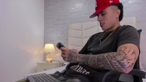 Sebas online show from November 19, 4:34 am