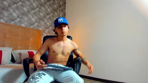 zeus online show from January 8, 8:39 pm