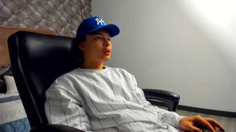 zeus online show from December 30, 7:00 pm