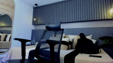 zeus online show from February 12, 3:29 am