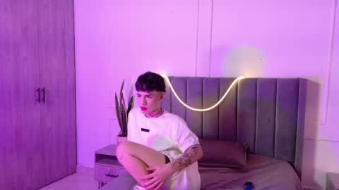 zeyn_smith online show from May 16, 12:14 pm