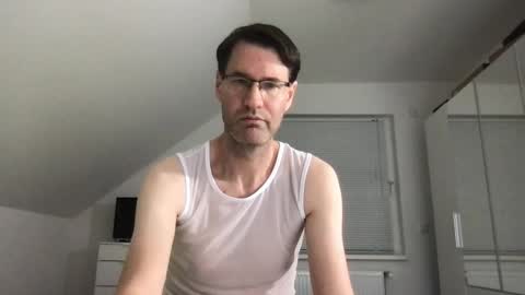 Snapshot of zzz123_cam chatting on October 19, 3:04 pm zzz123_cam online show from October 19, 3:04 pm
