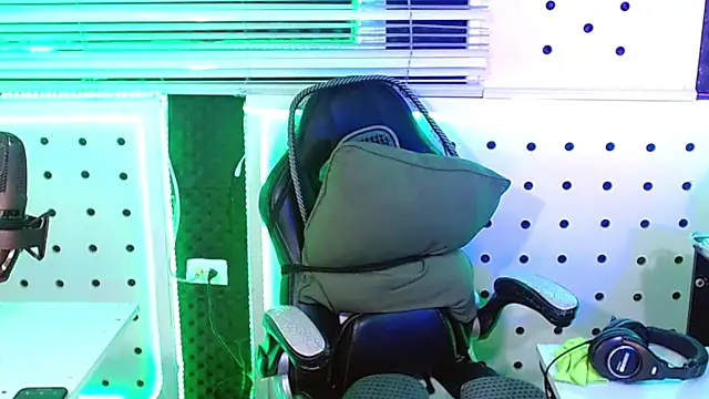 Darko0717 online show from November 24, 1:45 pm