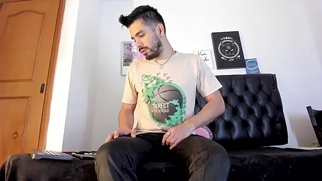 JohanyLatino online show from January 6, 11:52 pm