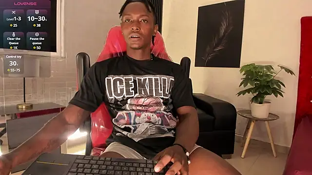 DannSmmith online show from December 11, 5:33 am