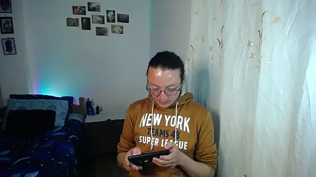 monkeywillwhite online show from February 8, 12:49 am