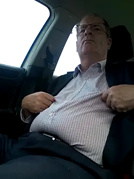 stiffandlubedxh online show from December 3, 7:30 am