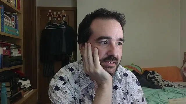 curiosillo83 online show from July 6, 6:10 pm