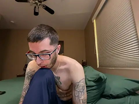 Snapshot of Bwcjoshbanks chatting on December 22, 9:31 pm Bwcjoshbanks online show from December 22, 9:31 pm