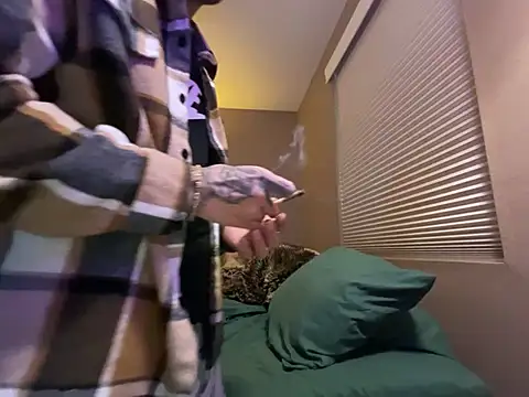 Snapshot of Bwcjoshbanks chatting on December 12, 12:05 am Bwcjoshbanks online show from December 12, 12:05 am