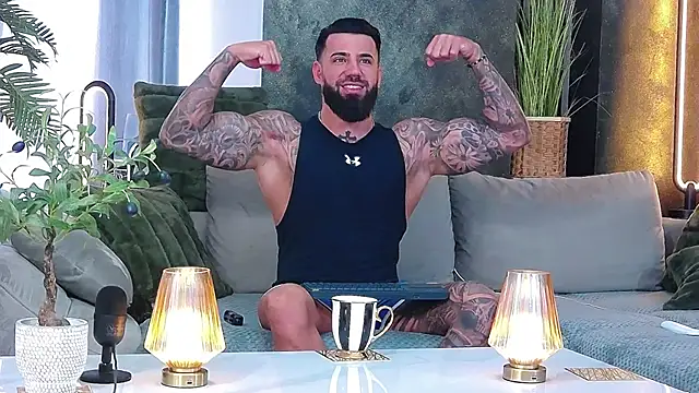 masterkingofmusclee online show from April 1, 8:05 am