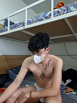 Gwencloudy online show from March 29, 3:06 am