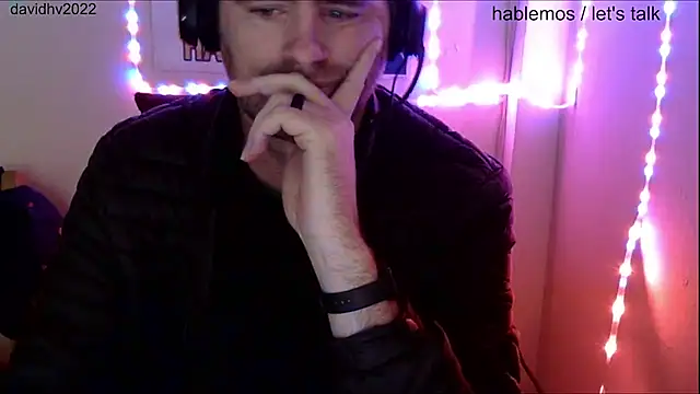 Davidhv2022 online show from December 5, 1:40 pm