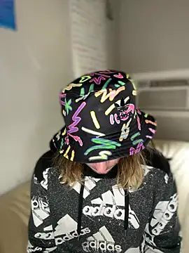 4kUsh2Fashion0 online show from February 2, 4:32 pm