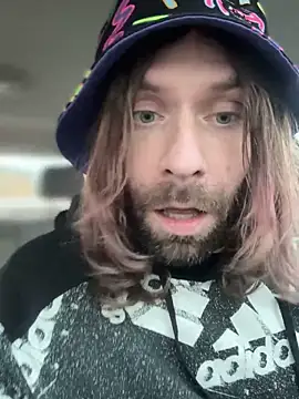 4kUsh2Fashion0 online show from March 6, 12:30 pm