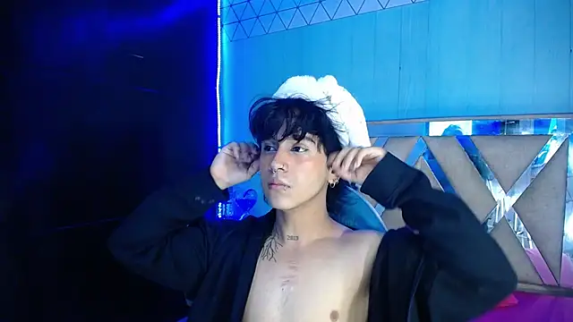 alex 477 online show from December 4, 11:50 am