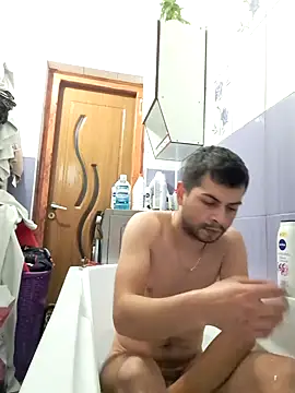 hornny1995 online show from December 22, 5:53 pm