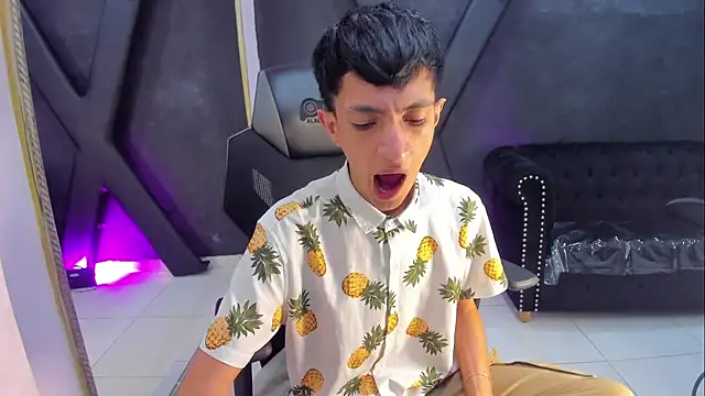 DereckCooperr online show from November 11, 10:48 pm