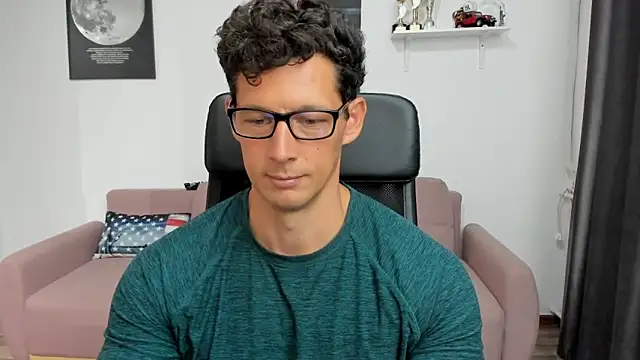 BrutusK08 online show from October 2, 6:39 am