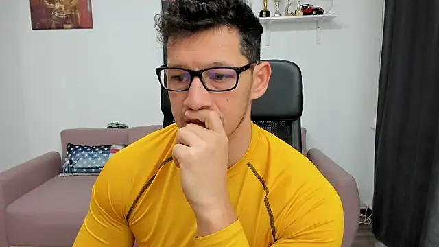 BrutusK08 online show from December 13, 7:04 am