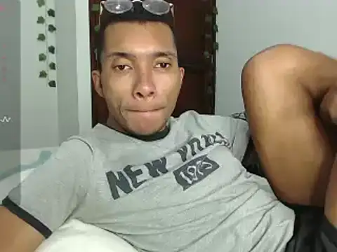 Aaronblack1  online show from January 5, 11:44 pm