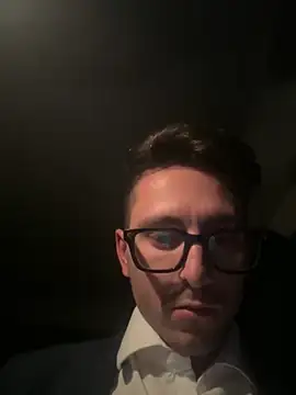 Snapshot of masterboss_ chatting on October 21, 7:39 pm masterboss online show from October 21, 7:39 pm