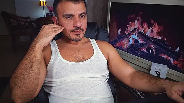 officeman7 online show from December 11, 5:21 pm